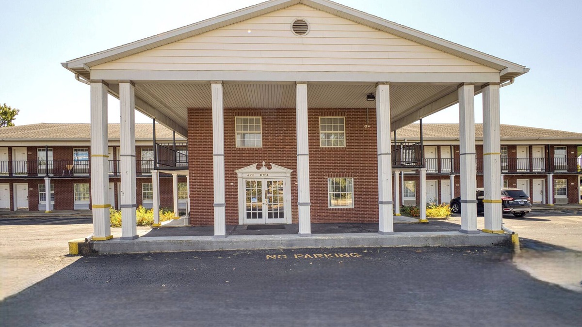 Rantoul Hotel | Capital O First Heritage Inn Rantoul IL I 57