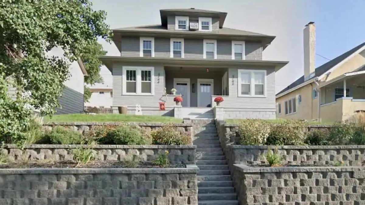 Dundee-Happy Hollow Historic District House | Capitol Charm in Dundee - East