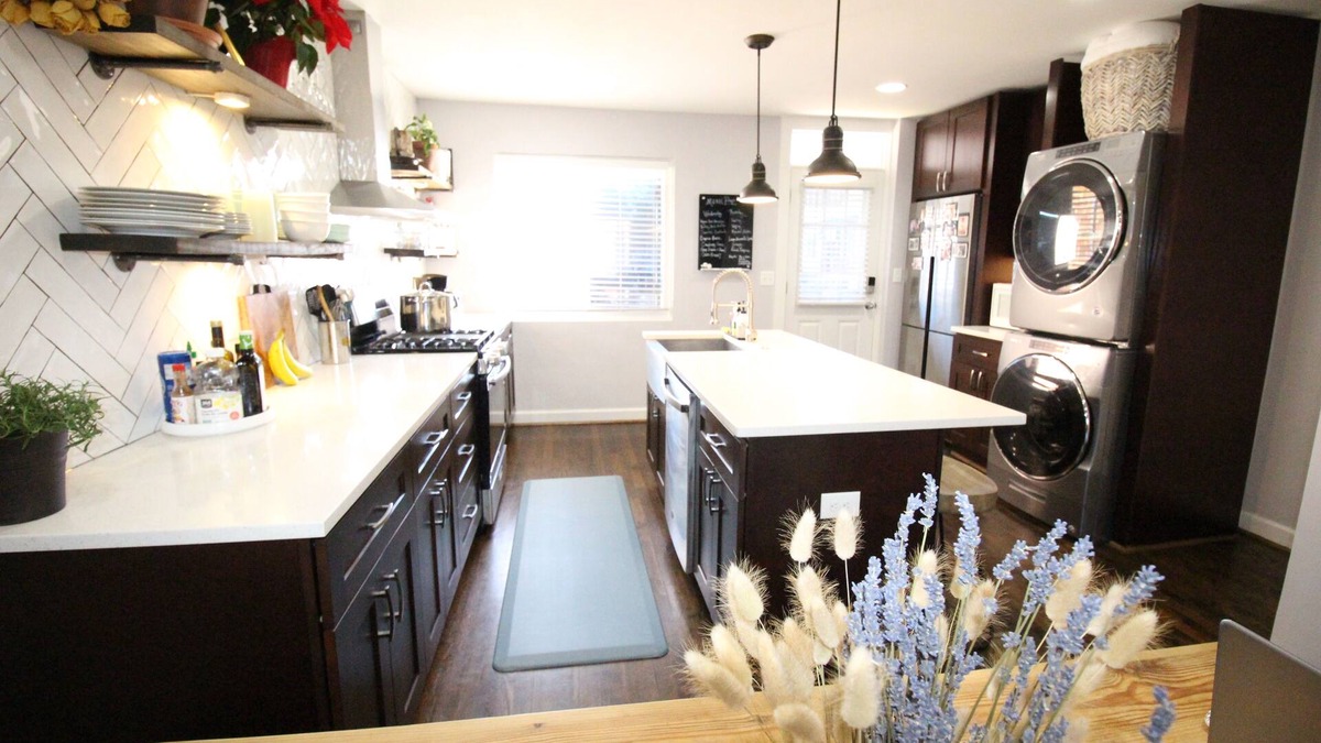 Northeast House | Capitol Hill Adjacent Home: Free Street Parking, Near Monuments, and More!