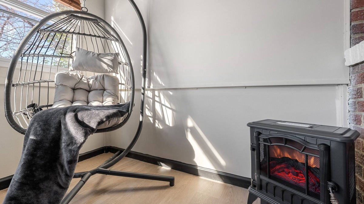 Randle Highlands Condo | Capitol Hill Family Suite with a View + Free Parking + Elegant Dining