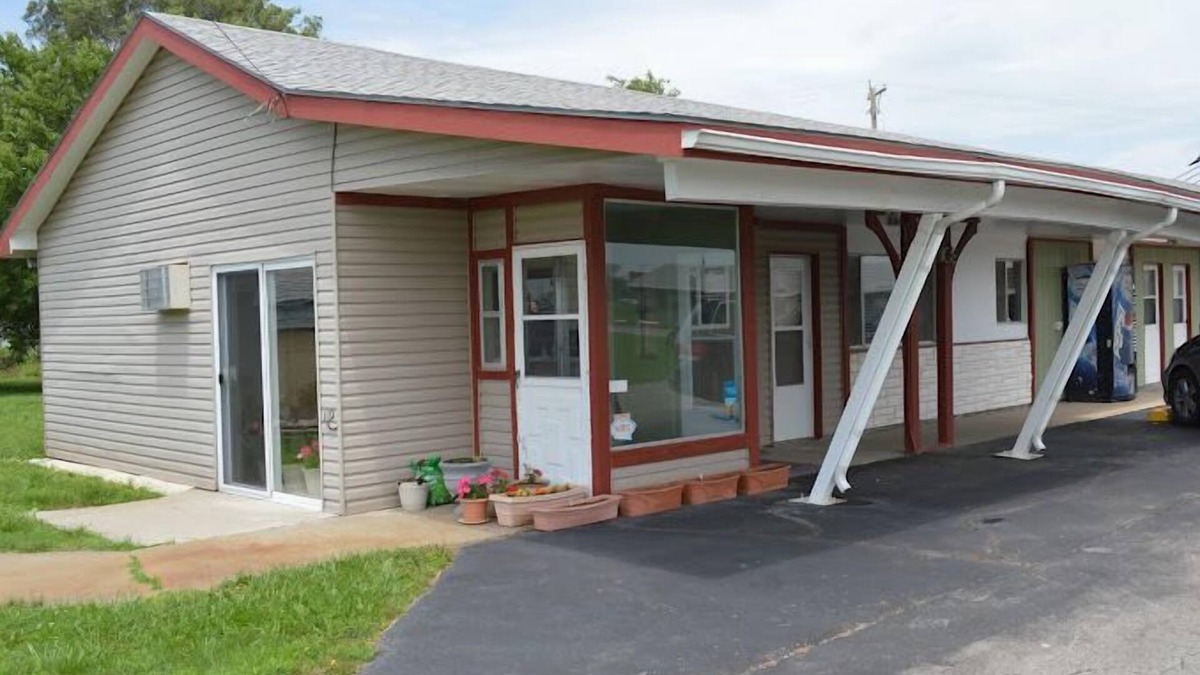 Elwood Hotel | Capri Motel By OYO Elwood, Wathena