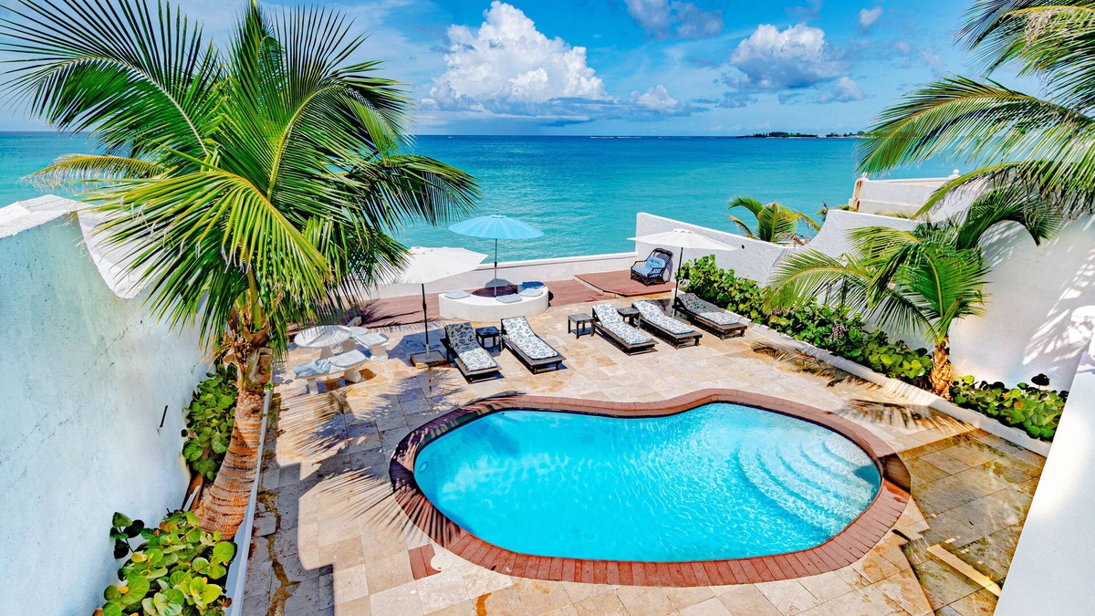 Gambier Villa | Caprice 14 Cable Beach Luxury Villa