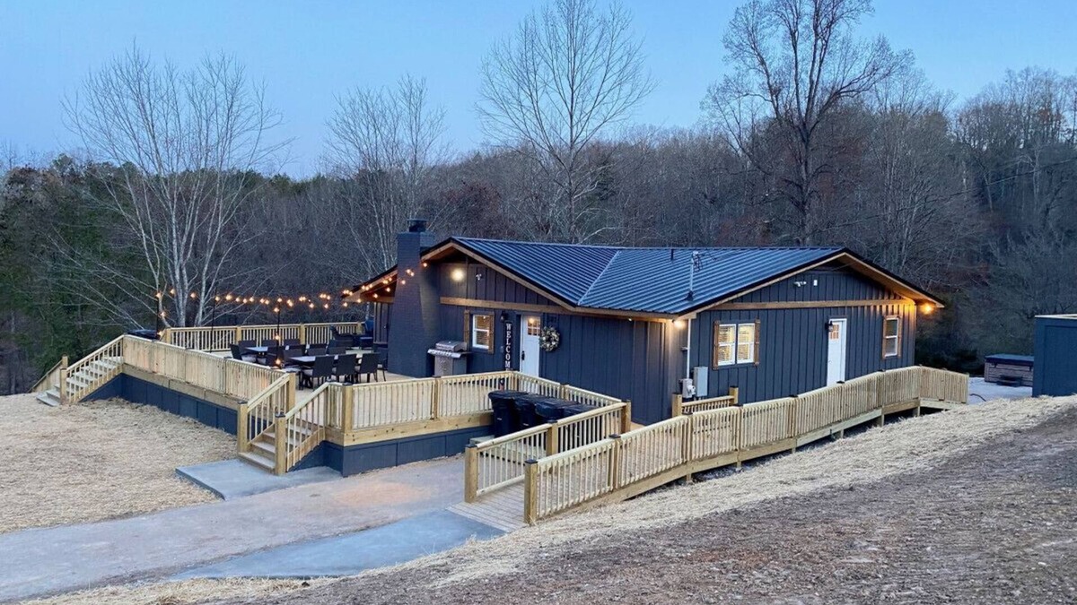 Speedwell House | Captain Brown's Lake Escape on Norris Lake