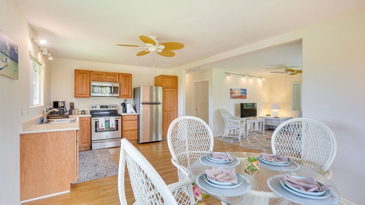 Papa House | Captain Cook Home on Quiet 3 Acres w/Fruit Trees