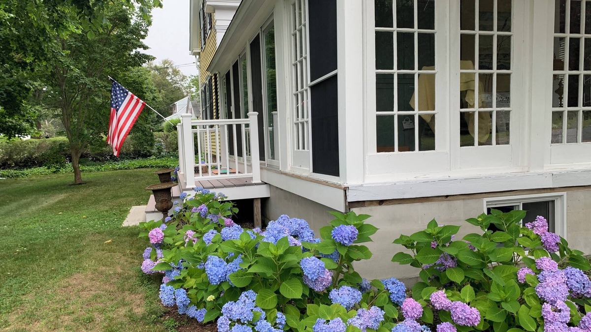 Harwich Port Bed & Breakfast | Captain Ellis Antique Home in Harwich Port, Cape Cod, MA - 1 Room Rental