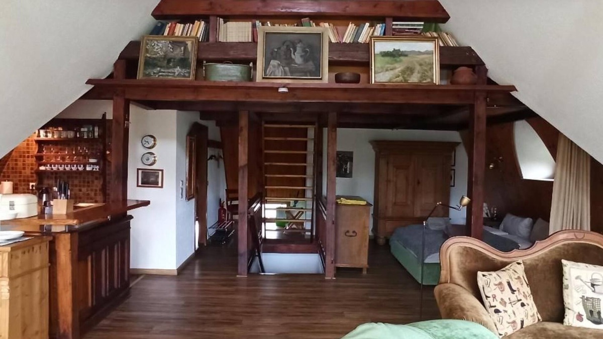 Suderende Apartment | Captain Hansen House - Upper floor - Vacation in the artist village Oldsum