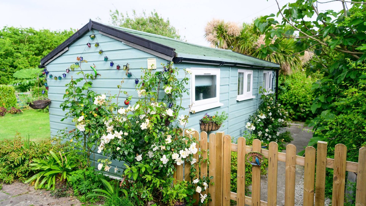 Cadgwith Ski Chalet | Captain's Cabin