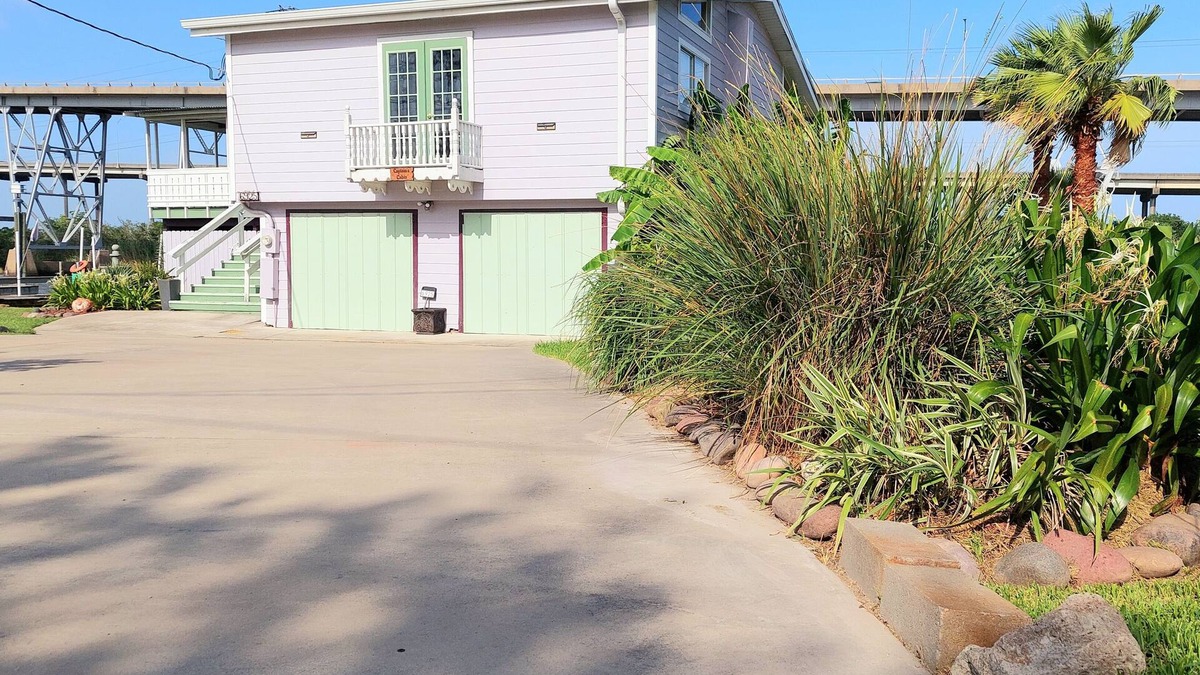 Lakeview  Jefferson County House | CAPTAIN'S CAPTAIN-Waterfront House