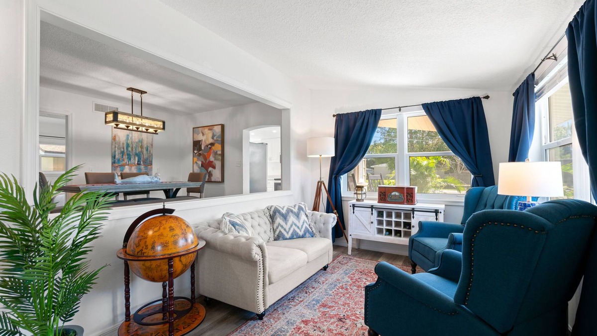 Rock Ridge House | Captain's Chest - 5 min to beach - 2bed 2bath Whole house
