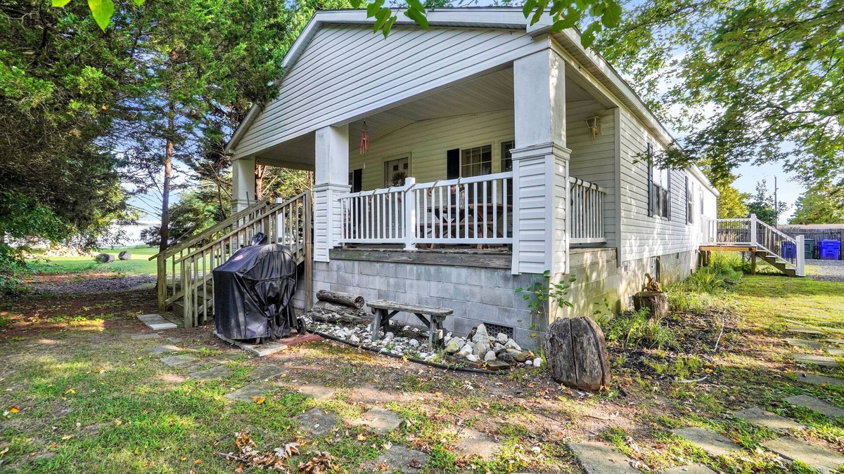 Bowers Beach House | Captain's Cottage- Walking distance to beach, 10 Mins to DE Turf