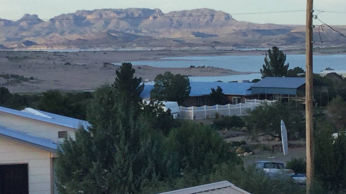 Elephant Butte House | Captain's Quarters: Home on 1/2 acre, pets okay, circle drive, new Trex deck.
