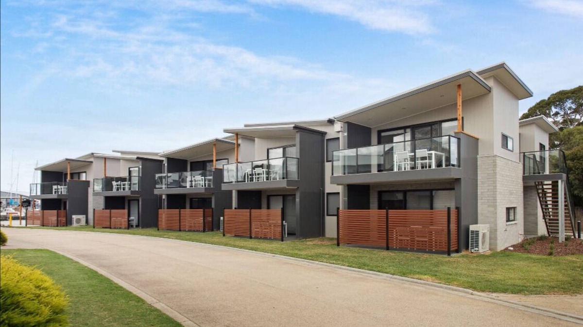 Paynesville Apartment | ⭐️CAPTAINS COVE LUXURY APARTMENTS 1ST FLOOR SPA DELUXE & FREE NETFLIX