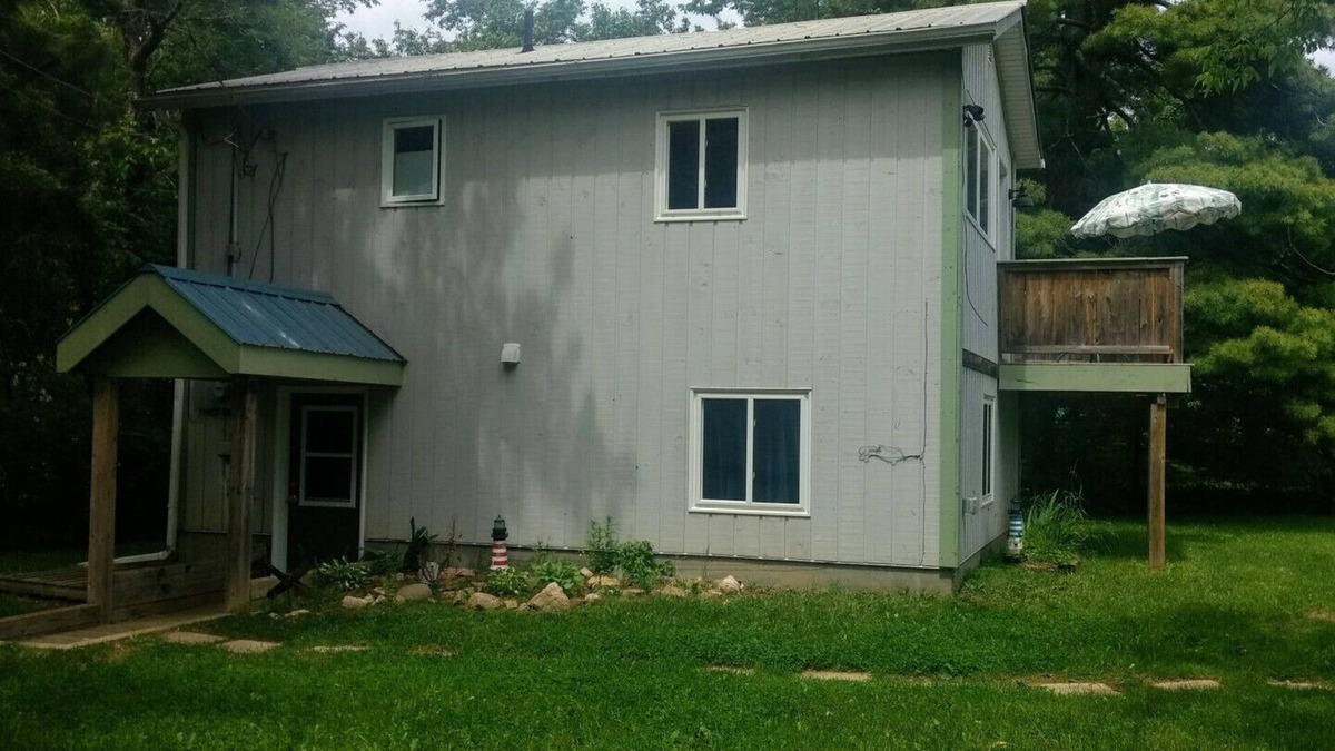 Newboro Villa | Captains Quarter in Newboro Ontario in the Heart of the Rideau