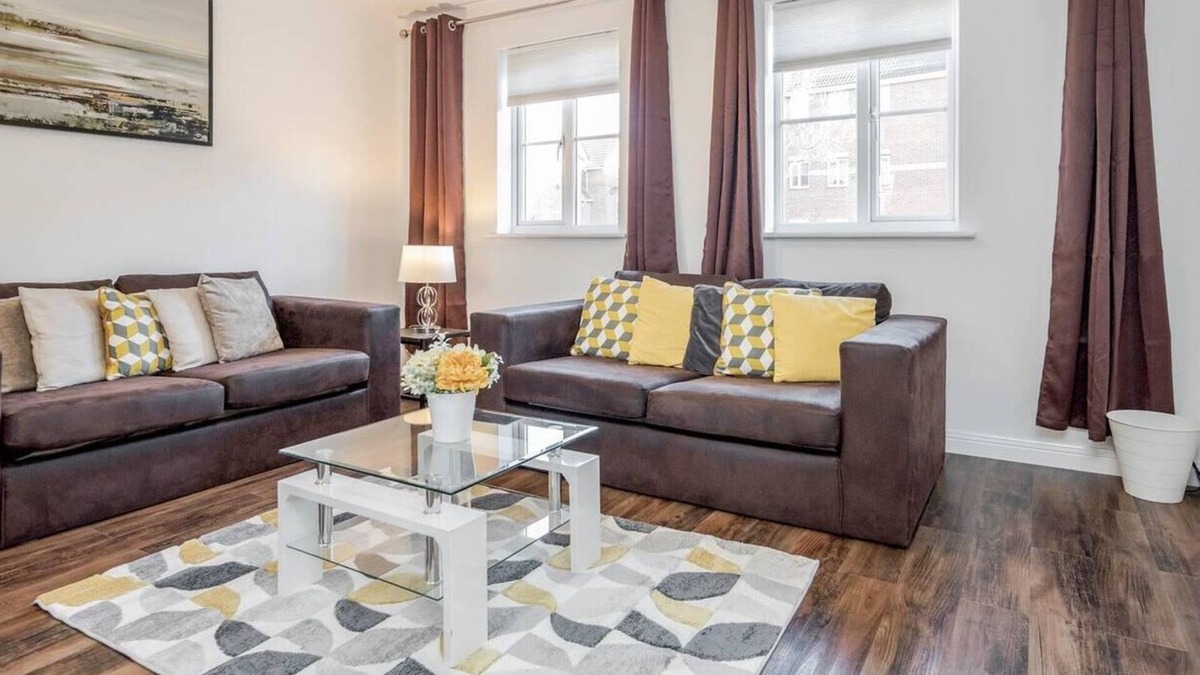 West Thurrock Apartment | Captivating 2-Bed Apartment in Grays