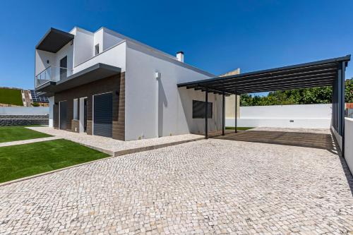 Cadaval House | Captivating 4-Bed House in Cadaval district-Lisbon