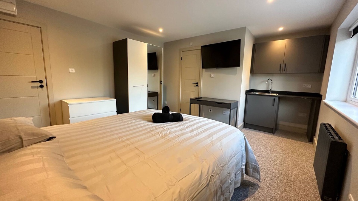 Waltham Abbey House | Captivating 7 -Bed House in Waltham Abbey