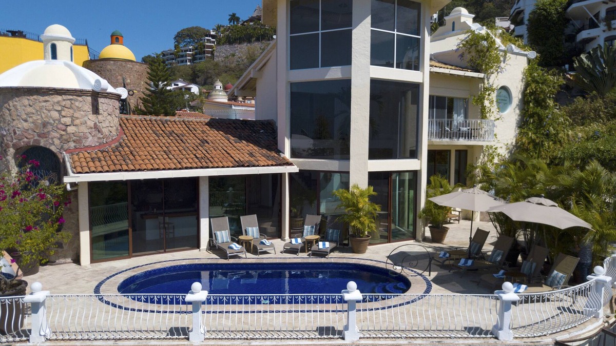 Conchas Chinas Villa | Captivating Escape: Luxury Villa 9BD Overlooking Banderas Bay