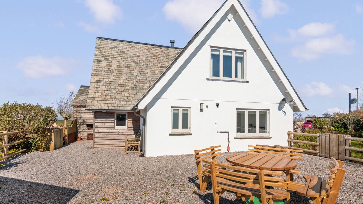 Dartmouth Cottage | CAPTON SNUG, pet friendly, country holiday cottage in Dartmouth