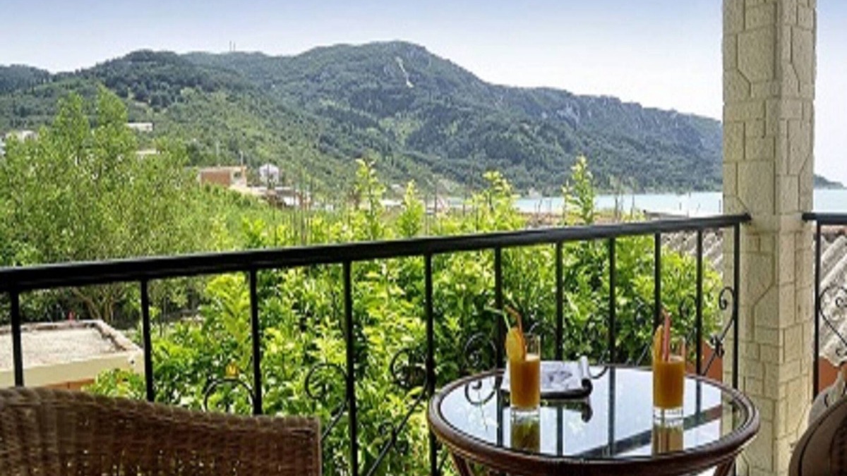 Agios Georgios Pagon House | Caramela beach house