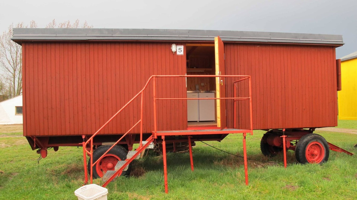 Buchberg Cabin | Caravan 5 rooms left - Caravan in the Wangelin garden with summer kitchen -