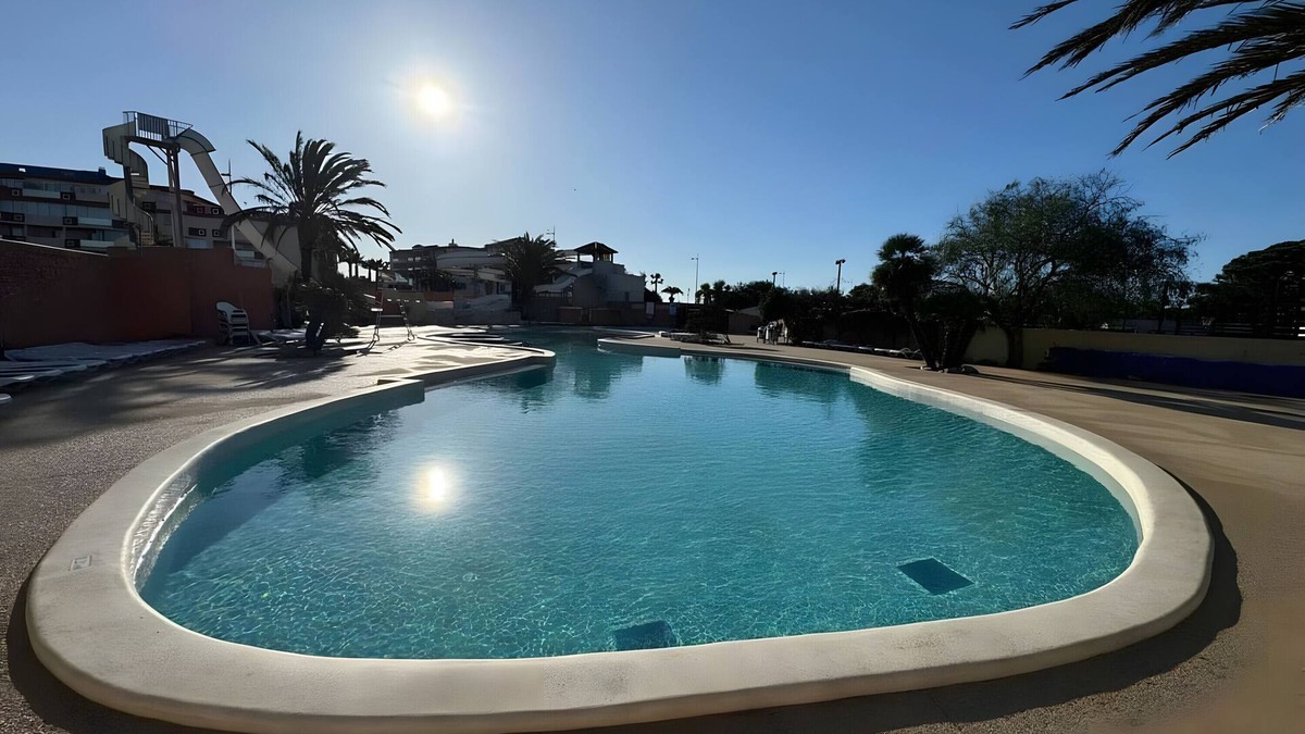 Canet-Plage RV Rental | Caravan 'Cosy Vue Sur L'étang' with Sea View, Shared Pool and Air Conditioning