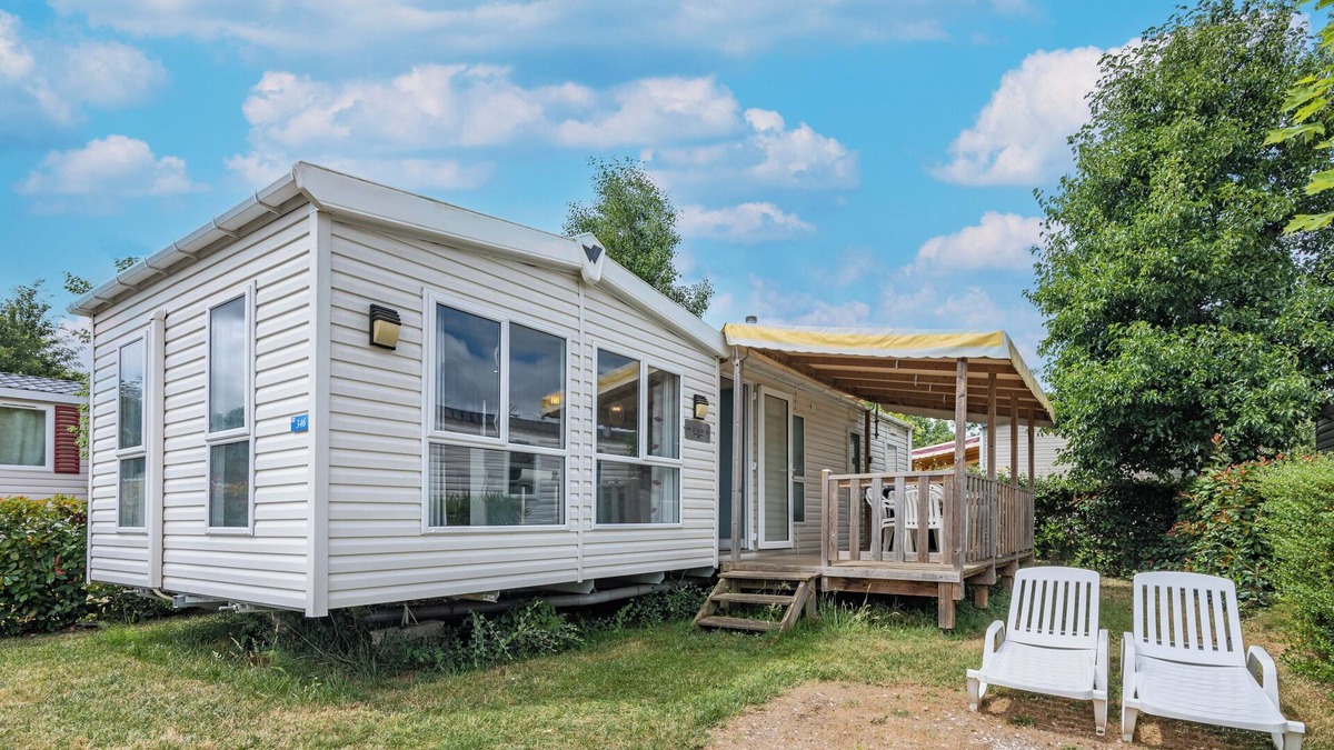 Coulanges RV Rental | Caravan 'Mobil-home Excellence - 3 Chambres' with Shared Pool, Wi-Fi and Air Conditioning