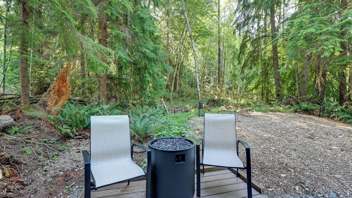 Pierce County Apartment | Carbonado Studio w/Deck & Blackstone Griddle!