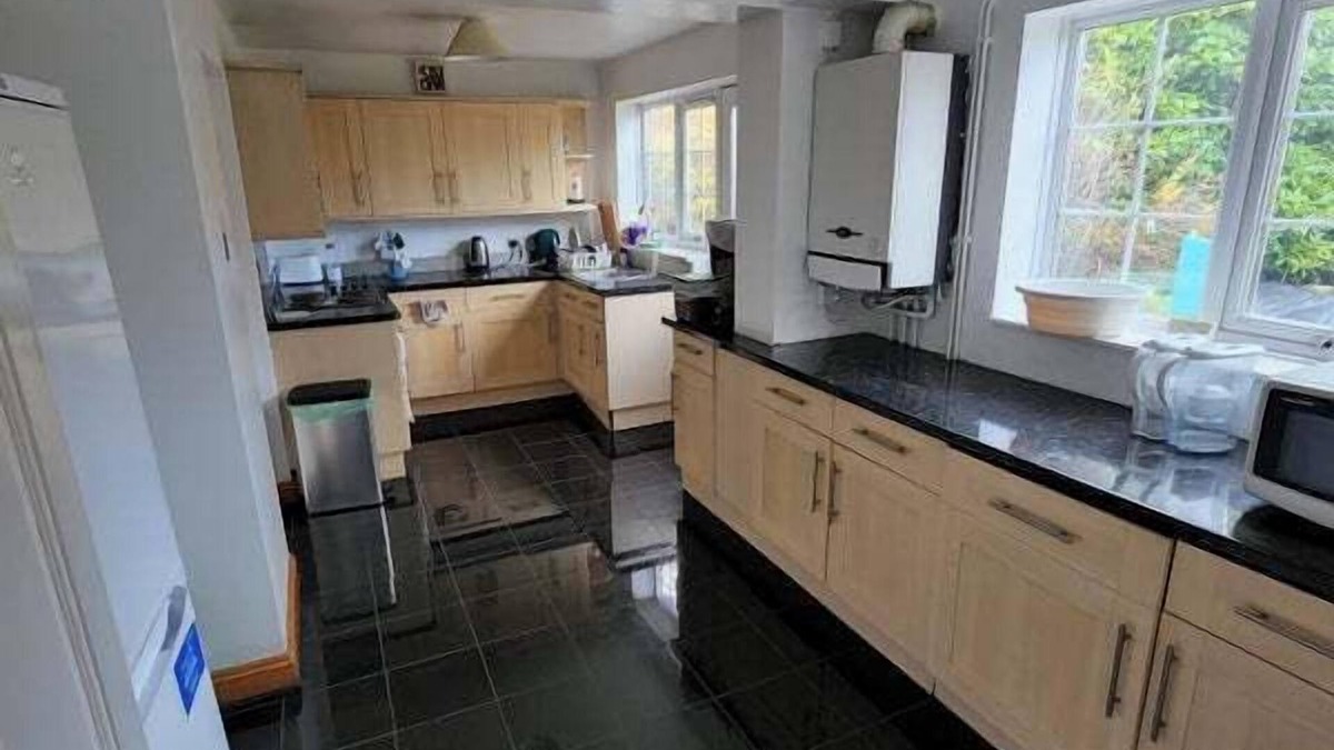 Splott House | Cardiff 3bed House-freeparking-15minwalktostadium
