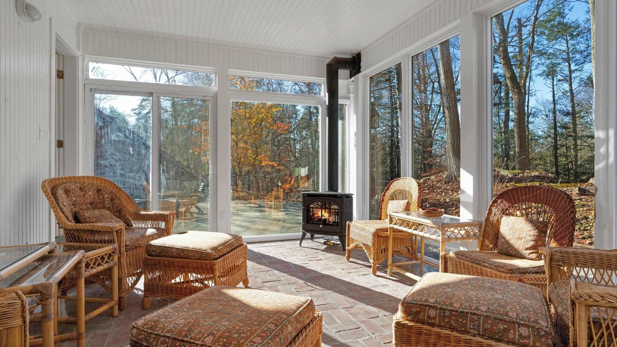 Rhinebeck House | Cardinal Crossing: Stylish & Spacious Hudson Valley Getaway with Heated Saltwate