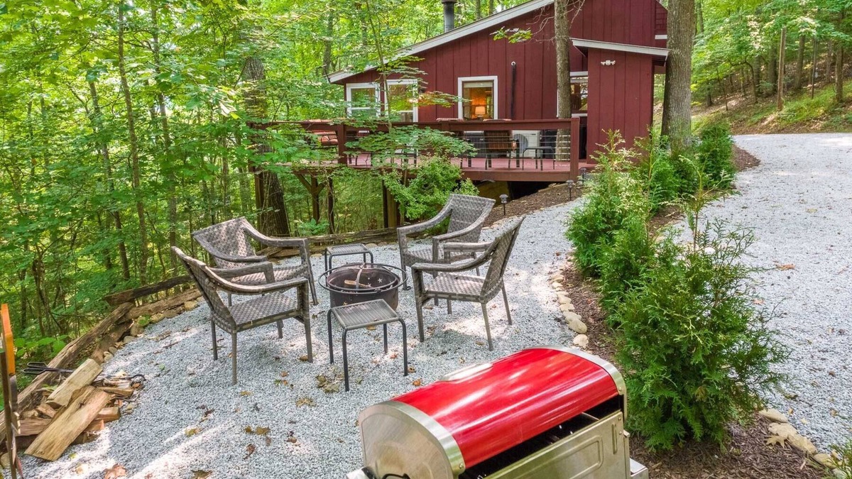 Clarks Chapel House | Cardinal's Nest - A Unique Mountain Cabin Located in a Remote Vacation Spot. Pet Friendly!