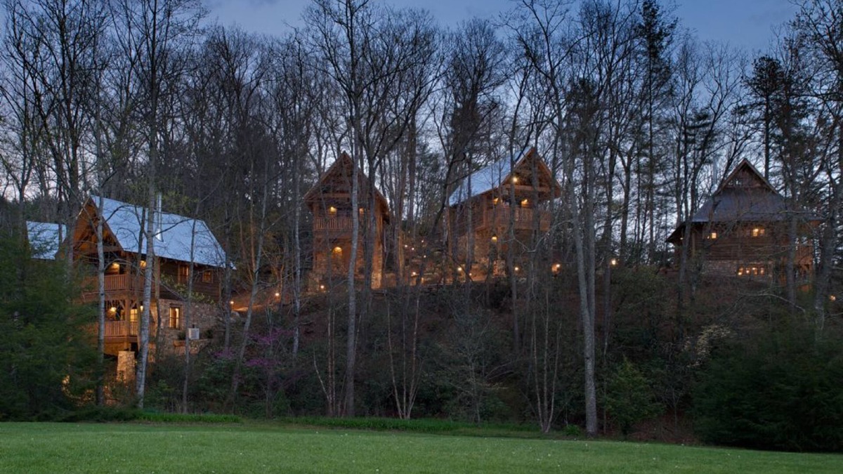 Cheshire Cabin | Cardinal’s Cove | 2-Story Cabin w/Fireplace + Jetted Tub + Biltmore Pass