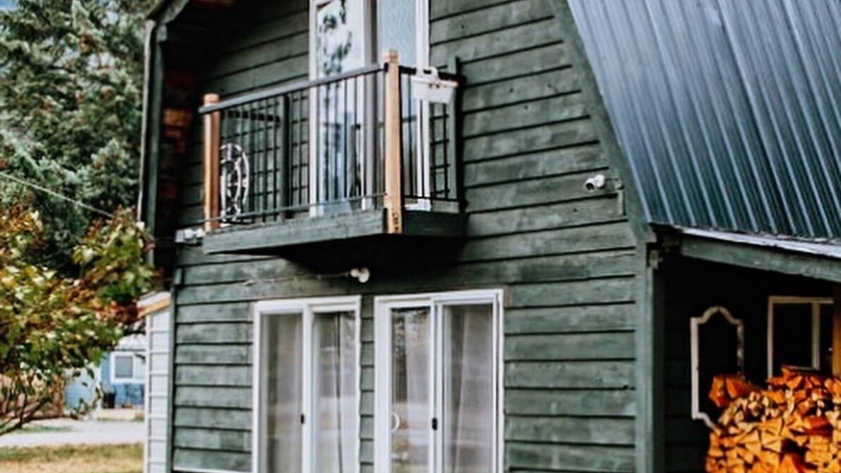 Okanagan-Similkameen Cabin | Carefully curated Cabin in the fun town of tulameen BC .