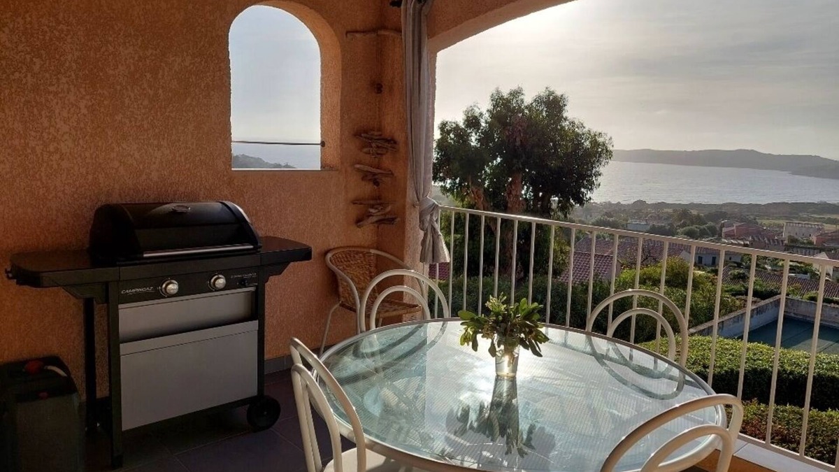 Cargese Apartment | Cargèse sea view apartment in private residence with trees