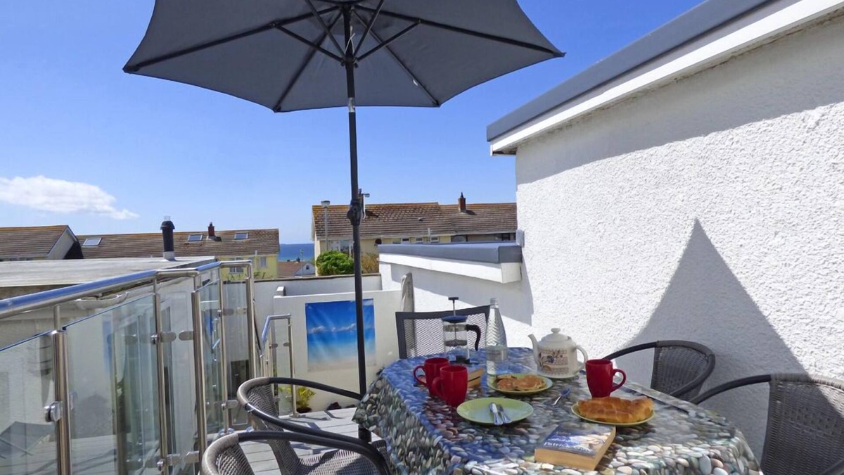 Broad Haven House | Cariad y Mor, Holiday Home Broad Haven, Sleeps 6, 3 bedrooms, bathrooms