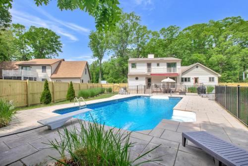 Stevensville House | Caribbean Themed Pool Home - 25 min to USNA
