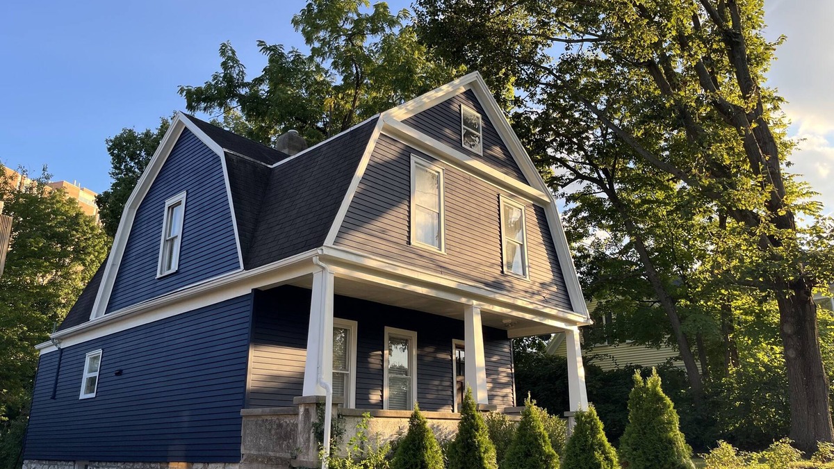 Moraine Cottage | Carillon Cottage - Modern Comfort & Vintage Design
