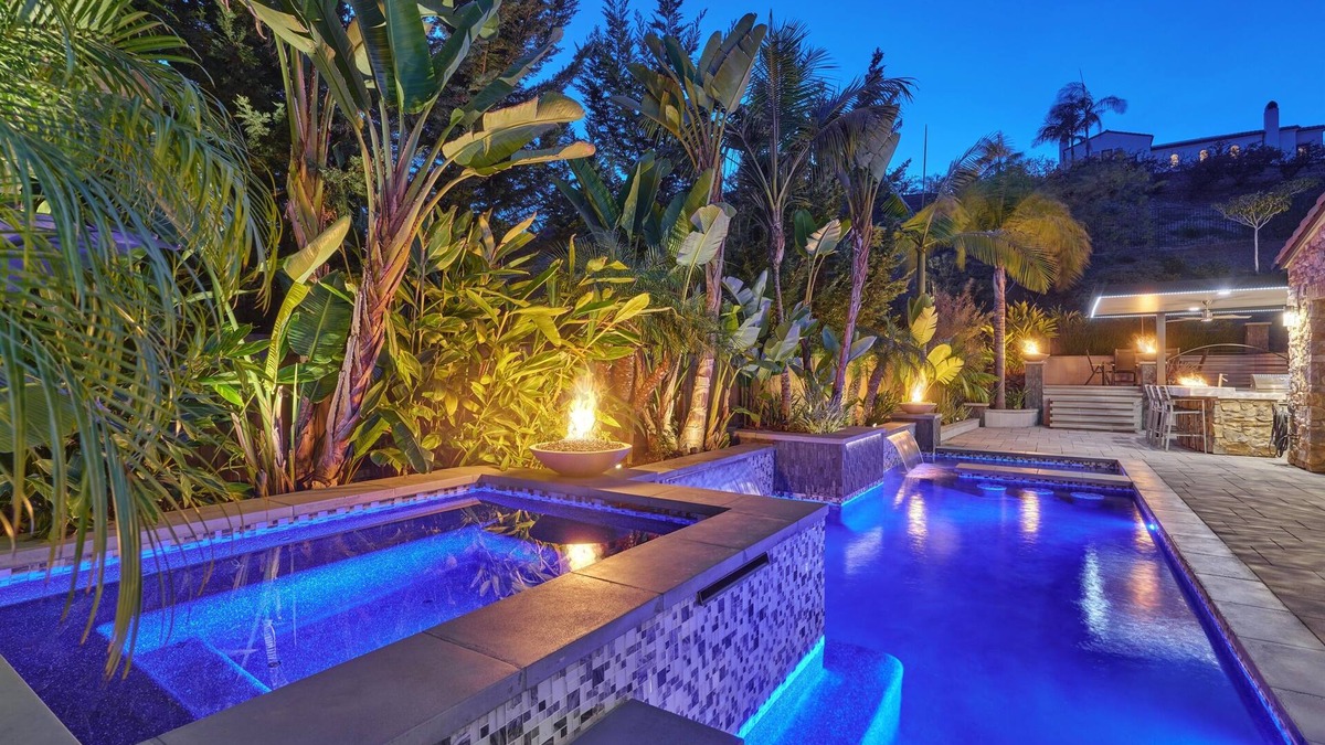 Carlsbad House | Carlsbad Oasis, Luxe 5 BR + Studio. Pool, Spa, Outdoor Dining|Close to Beach