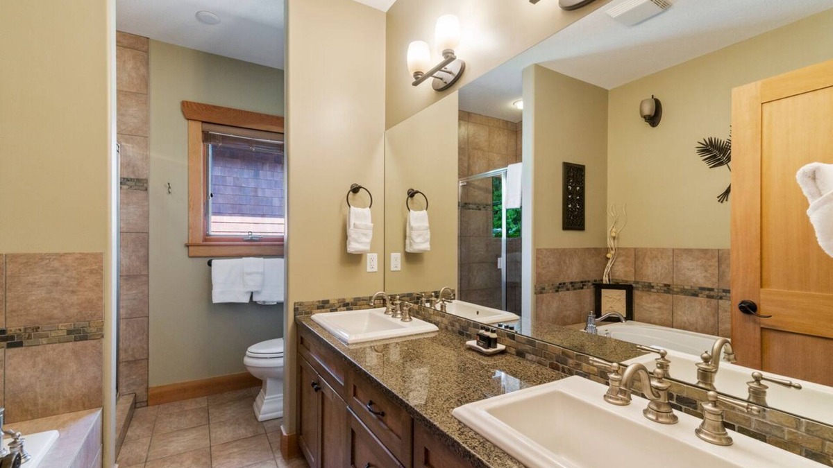 Blind Bay House | Carmel Beach Private Lodges - Unit #2. Lakefront 5 bedroom unit.