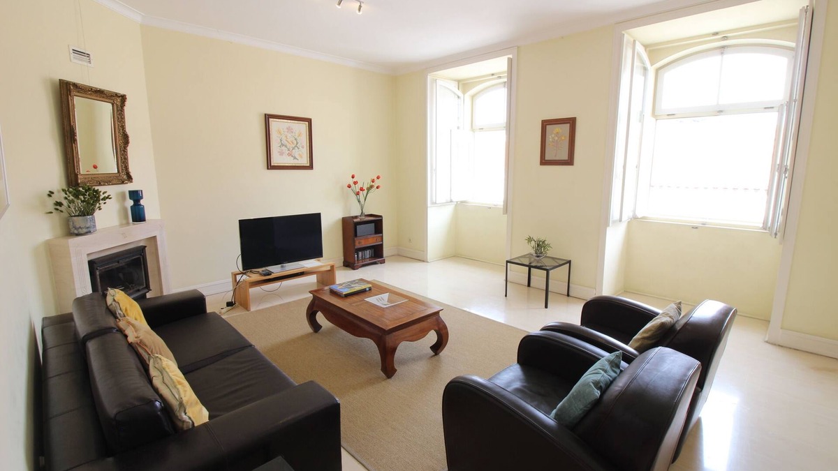 Sacramento Apartment | Carmo 15 - Chiado Large Apartment with Castle View in Perfect Location