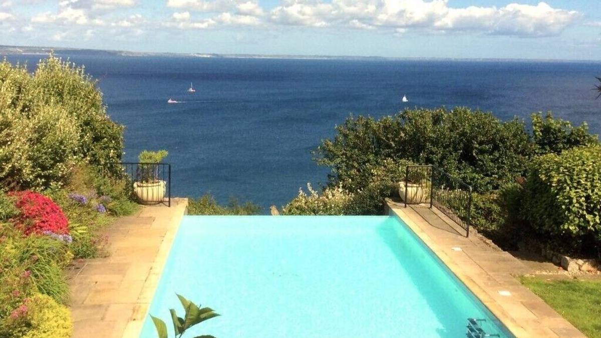Mousehole House | Carn Du House sleeps 12, Cottage, sleeps 4. Rent together or separately.