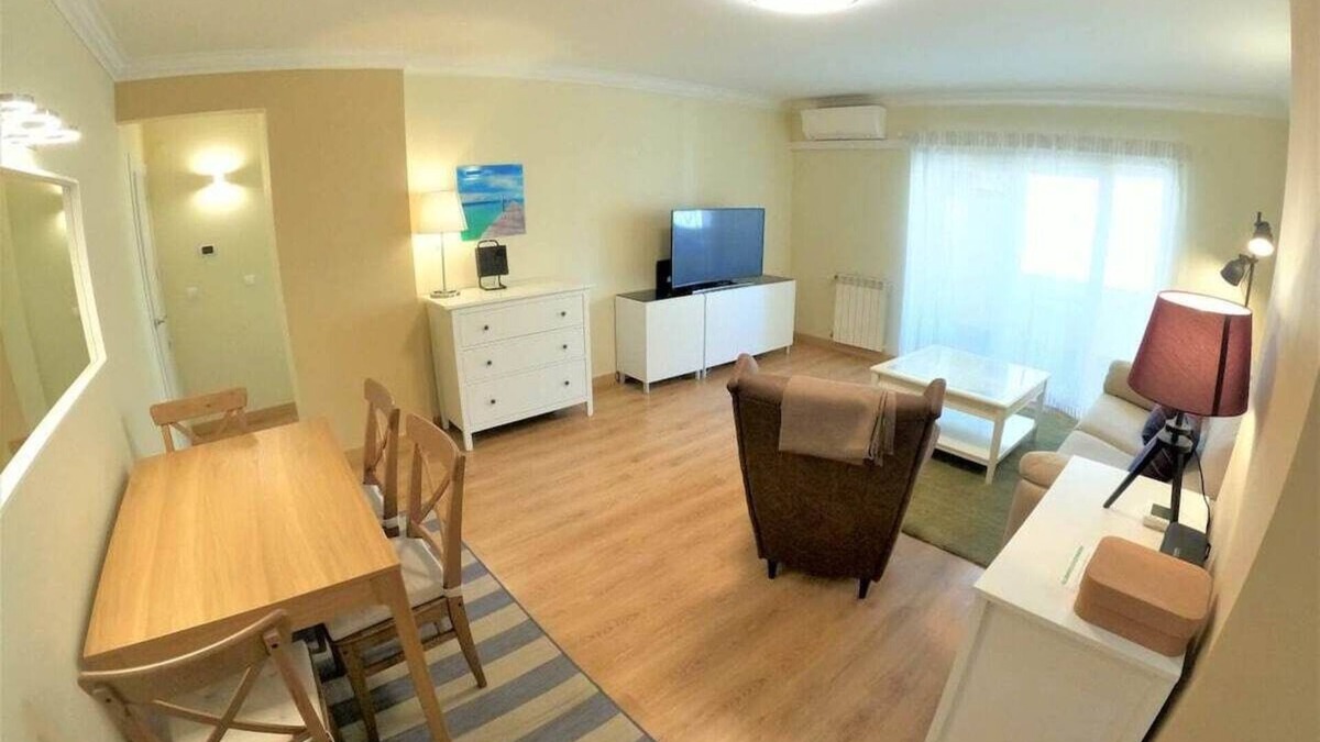 Linda-a-Velha Apartment | Carnaxide, modern T1 apartment w/balcony in Carnaxide, Oeiras, Lisbon