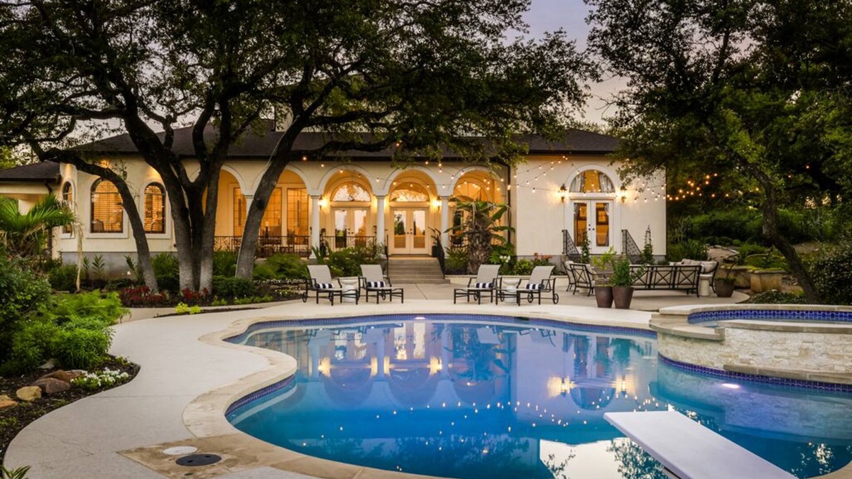 Georgetown House | Carnley House: 4000 sq ft. Huge Pool with Amazing Outdoor Space!