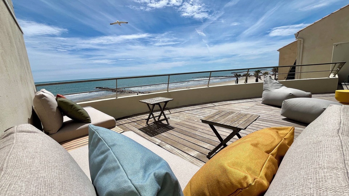 Carnon-Plage Apartment | Carnon Beach Front: Sea view terrace apartment, air-conditioned, 2 bedrooms wifi