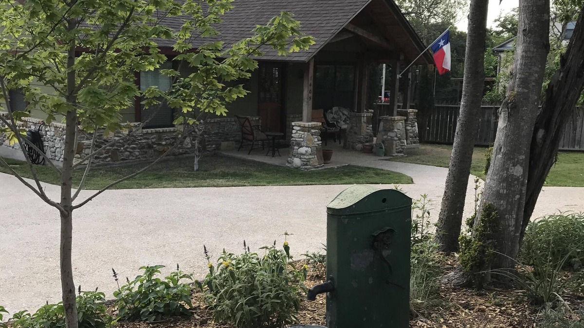 Kerrville Cottage | Carol's Cottage in the quaint Methodist Encampment neighborhood
