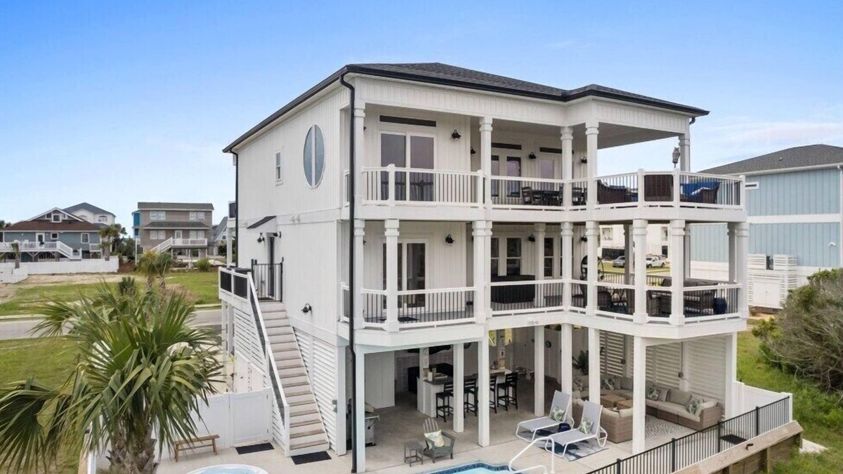 Ocean Isle Beach House | Carolina-Leg-A-Sea - 5 Bedrooms, Ice Machine, Bikes, Pool & Spa and more.