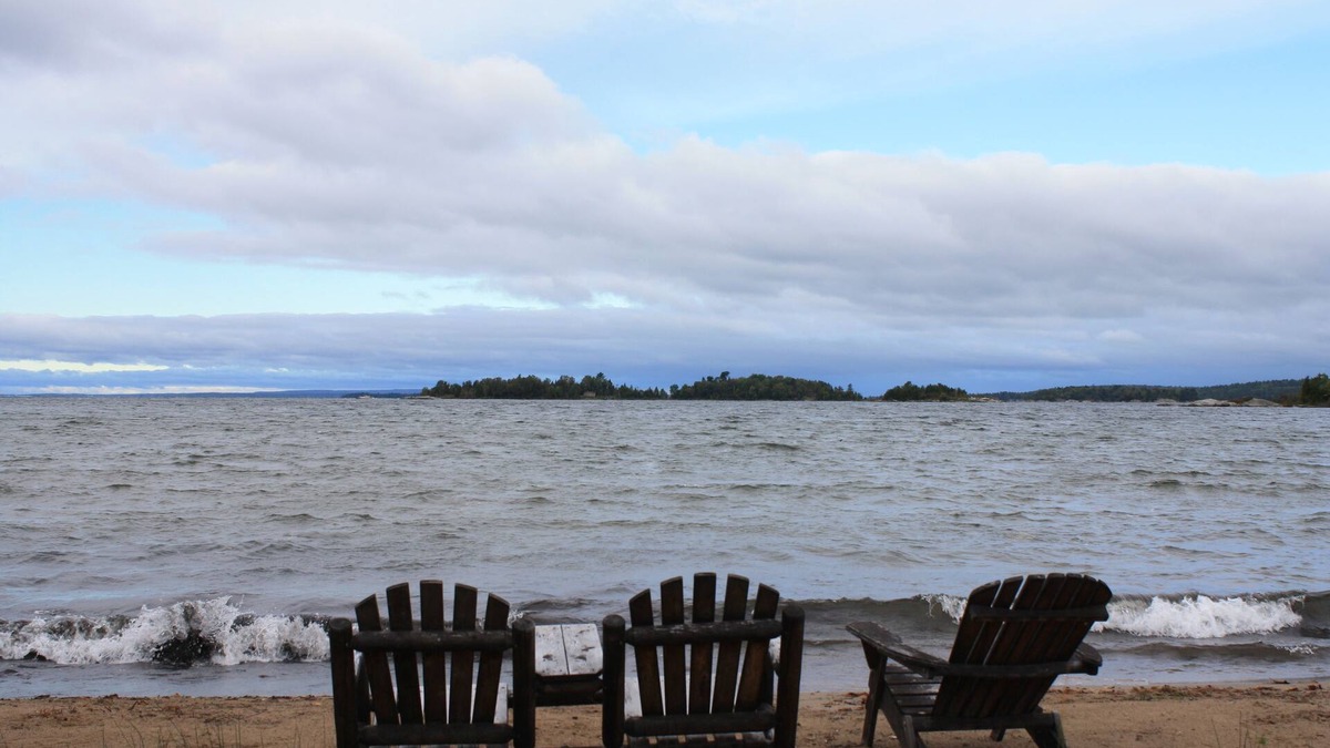 Algoma District Hotel | Carolyn Beach Inn & Restaurant