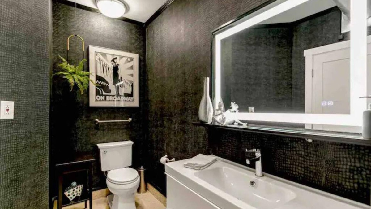 Englewood Apartment | Carousel 2 - a proven location with a proven Host