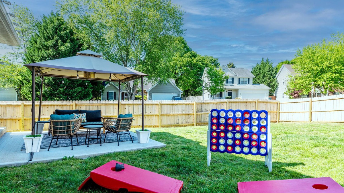 Charlotte House | ❤️ Carowinds 2Miles, Fully Fenced Yard, 2,000sq ft House, 5Min Highway ❤️