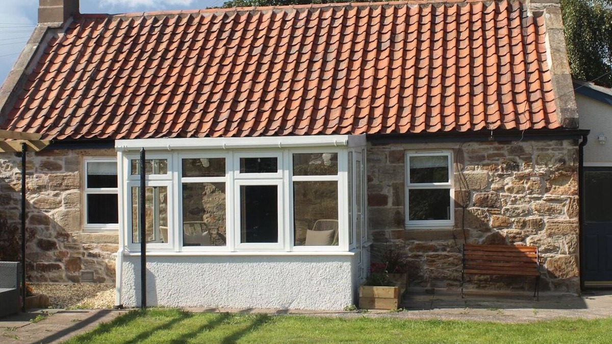 Pittenweem House | Carpenter's Cottage- coastal stay with garden