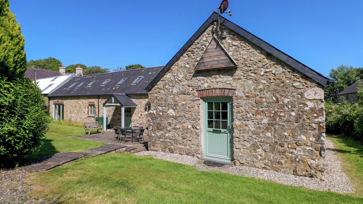 Hayscastle Cross Cottage | CARREG LAS, pet friendly, country holiday cottage in Wolfscastle